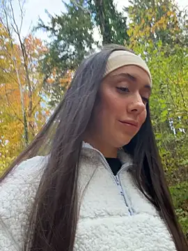 emiliasommer online show from October 2025 01:21:01 PM