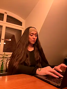 Snapshot of emiliasommer chatting on October 2025 08:10:02 PM emiliasommer online show from October 2025 08:10:02 PM