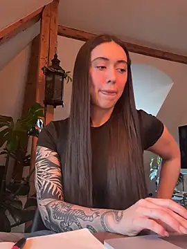 emiliasommer online show from December 2025 03:11:02 PM