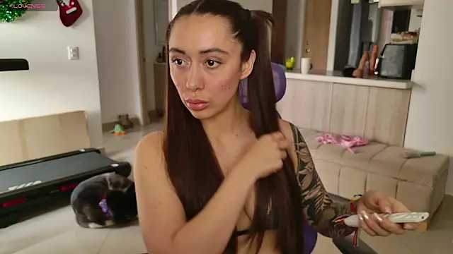 emiliasommer online show from February 2026 01:38:02 PM