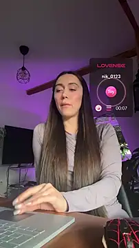 emiliasommer online show from November 2025 03:23:01 PM