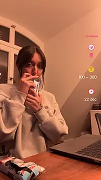 Snapshot of emiliasommer chatting on October 2025 06:56:01 PM emiliasommer online show from October 2025 06:56:01 PM