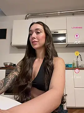 Snapshot of emiliasommer chatting on June 2026 03:56:01 PM emiliasommer online show from June 2026 03:56:01 PM