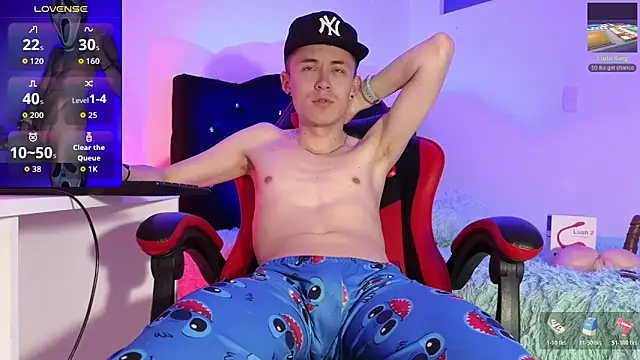 Elian Cooper online show from November 2025 01:04:02 AM