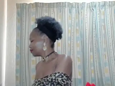 Snapshot of AfricanSquirtingQueen chatting on October 2025 06:15:01 AM AfricanSquirtingQueen online show from October 2025 06:15:01 AM