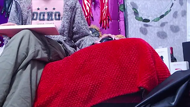 AyshaScott online show from December 2025 01:15:01 PM