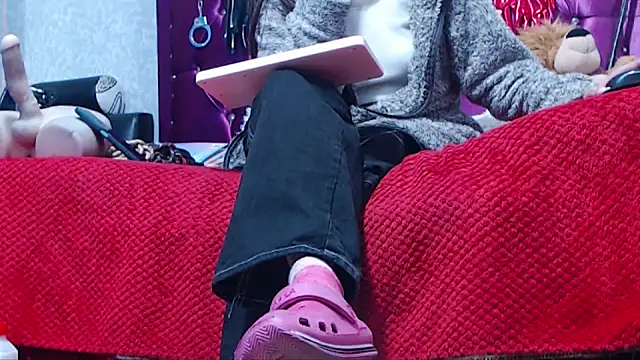 AyshaScott online show from November 2025 12:31:01 PM