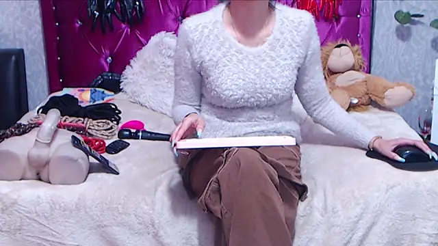 AyshaScott online show from May 2026 04:01:01 PM