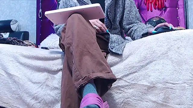 AyshaScott online show from April 2026 12:50:01 PM