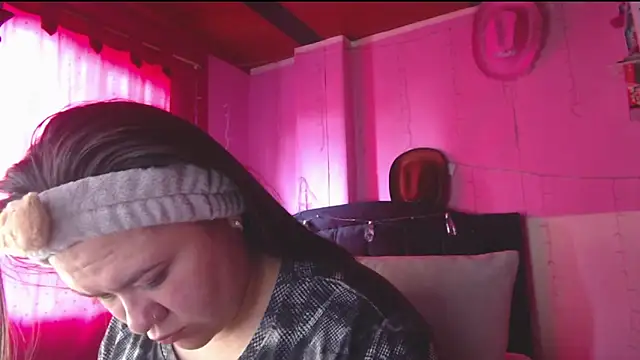 NikkiRous  online show from April 2026 01:37:01 PM