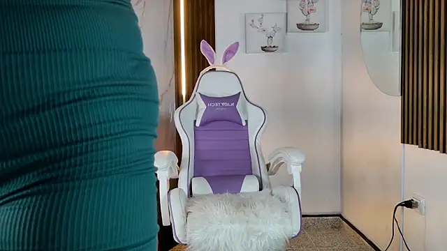 mia 099 online show from November 2025 08:20:01 PM