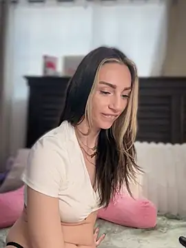 BrattyBae xo online show from February 2026 06:20:02 PM