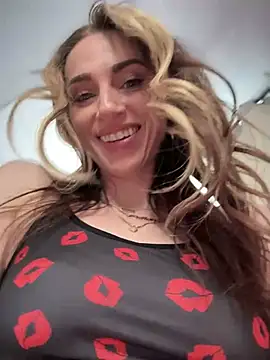 BrattyBae xo online show from February 2026 06:27:01 PM