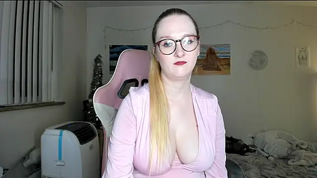 Snapshot of AudreyMadisonX chatting on January 2025 04:19:01 AM AudreyMadisonX online show from January 2025 04:19:01 AM