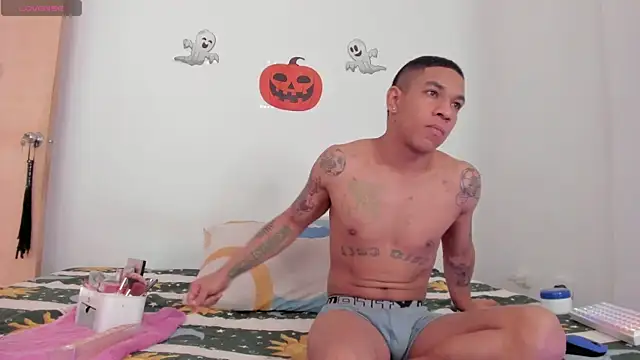 Snapshot of its_me_miley chatting on October 2025 01:10:02 PM its me miley online show from October 2025 01:10:02 PM