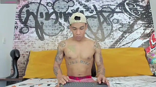 Snapshot of its_me_miley chatting on March 2025 01:18:02 PM its me miley online show from March 2025 01:18:02 PM