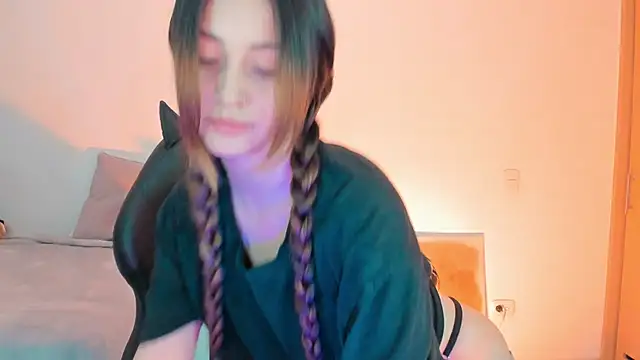 annie mora online show from November 2025 03:18:01 AM