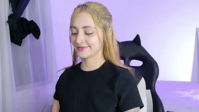 Snapshot of annie_mora chatting on April 2026 05:14:02 AM annie mora online show from April 2026 05:14:02 AM