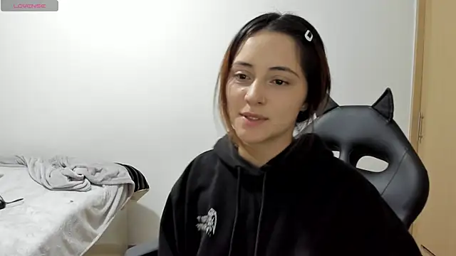 annie mora online show from September 2025 12:28:02 AM