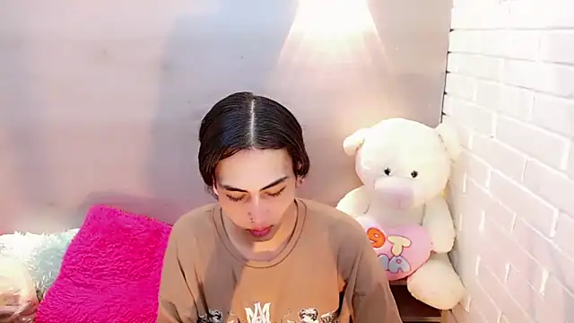 Daniela Pink  online show from October 2025 07:36:01 PM