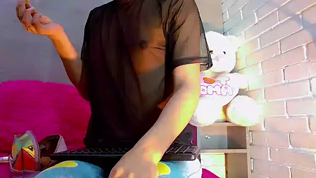 Daniela Pink  online show from October 2025 07:58:01 PM