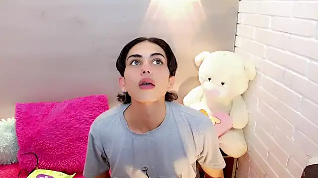 Daniela Pink  online show from September 2025 07:47:02 PM