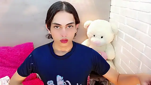 Daniela Pink  online show from November 2025 07:40:02 PM