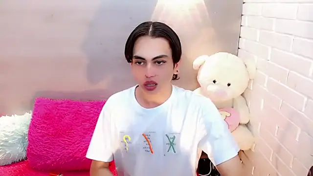 Daniela Pink  online show from October 2025 07:37:02 PM