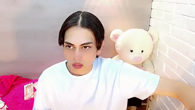 Daniela Pink  online show from November 2025 07:28:02 PM