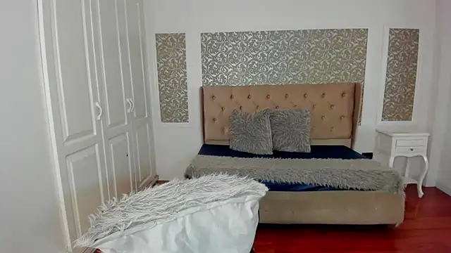 KimWessel  online show from October 2025 07:59:02 PM