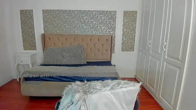 KimWessel  online show from October 2025 07:57:02 PM