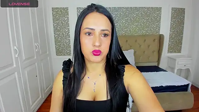 KimWessel  online show from April 2026 07:50:02 PM