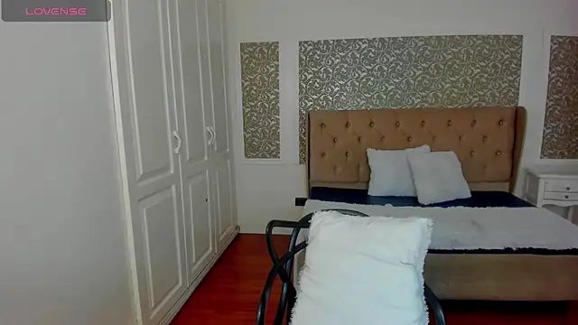 KimWessel  online show from November 2025 07:36:01 PM