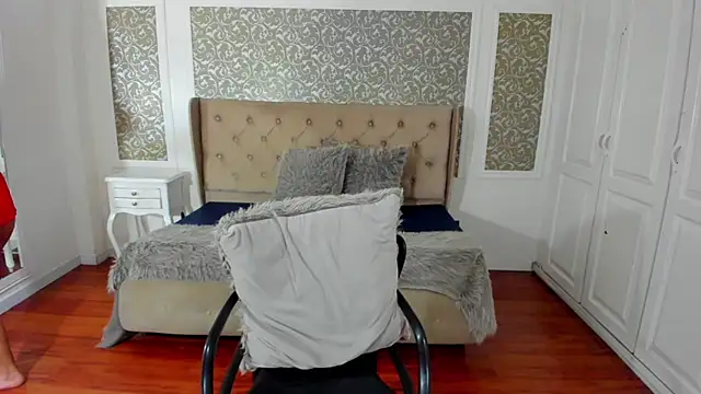 KimWessel  online show from February 2025 07:44:01 PM