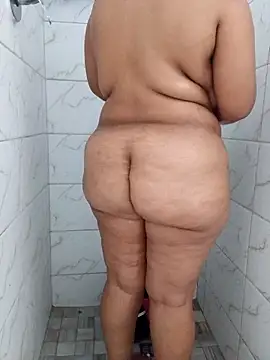 Fantasy1976 online show from April 2026 06:36:01 PM