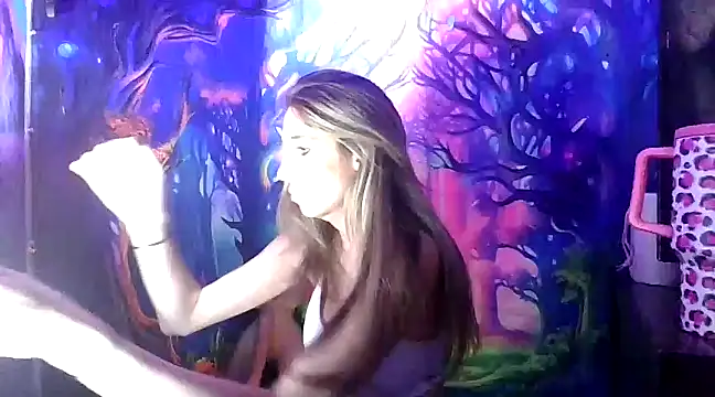 SarahStarr2020 online show from December 2024 05:54:02 PM