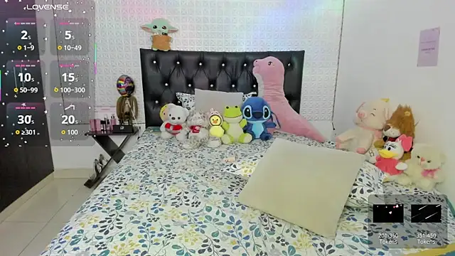 Snapshot of redgirlofficial chatting on February 2026 11:43:02 PM redgirlofficial online show from February 2026 11:43:02 PM