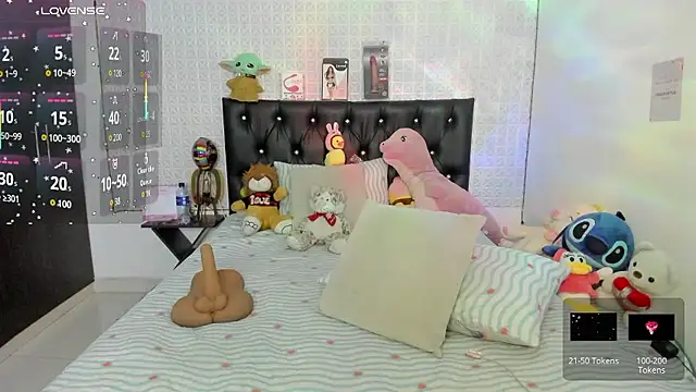 Snapshot of redgirlofficial chatting on January 2026 05:44:01 AM redgirlofficial online show from January 2026 05:44:01 AM