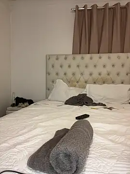 Gifttheskimaskboy online show from April 2026 06:00:02 PM