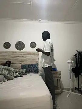 Gifttheskimaskboy online show from May 2026 05:12:02 PM