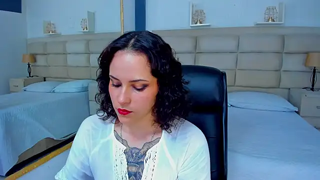 AnnyThompson  online show from November 2025 09:20:02 PM