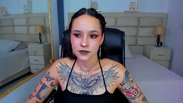 AnnyThompson  online show from September 2025 09:10:01 PM