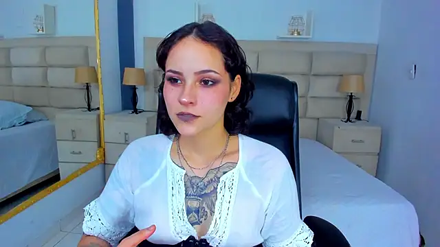 AnnyThompson  online show from September 2025 10:05:02 PM