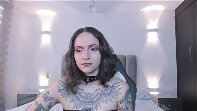 AnnyThompson  online show from January 2026 10:13:01 PM