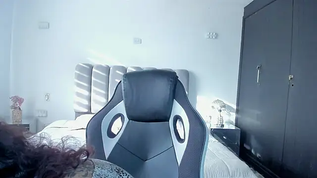 AnnyThompson  online show from March 2026 10:02:02 PM