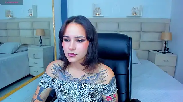 AnnyThompson  online show from October 2025 09:27:01 PM