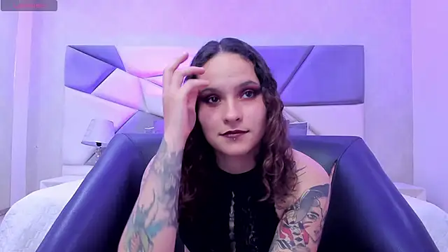 AnnyThompson  online show from February 2025 09:53:01 PM