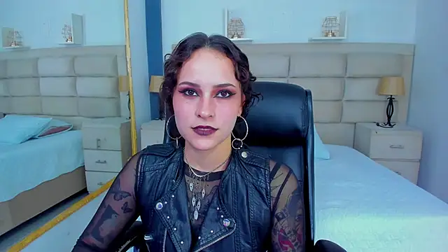 AnnyThompson  online show from October 2025 09:04:02 PM