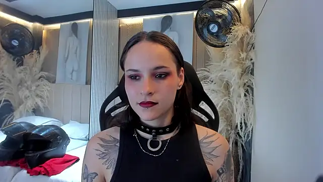 AnnyThompson  online show from April 2026 09:32:02 PM