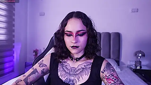 AnnyThompson  online show from February 2026 09:44:01 PM